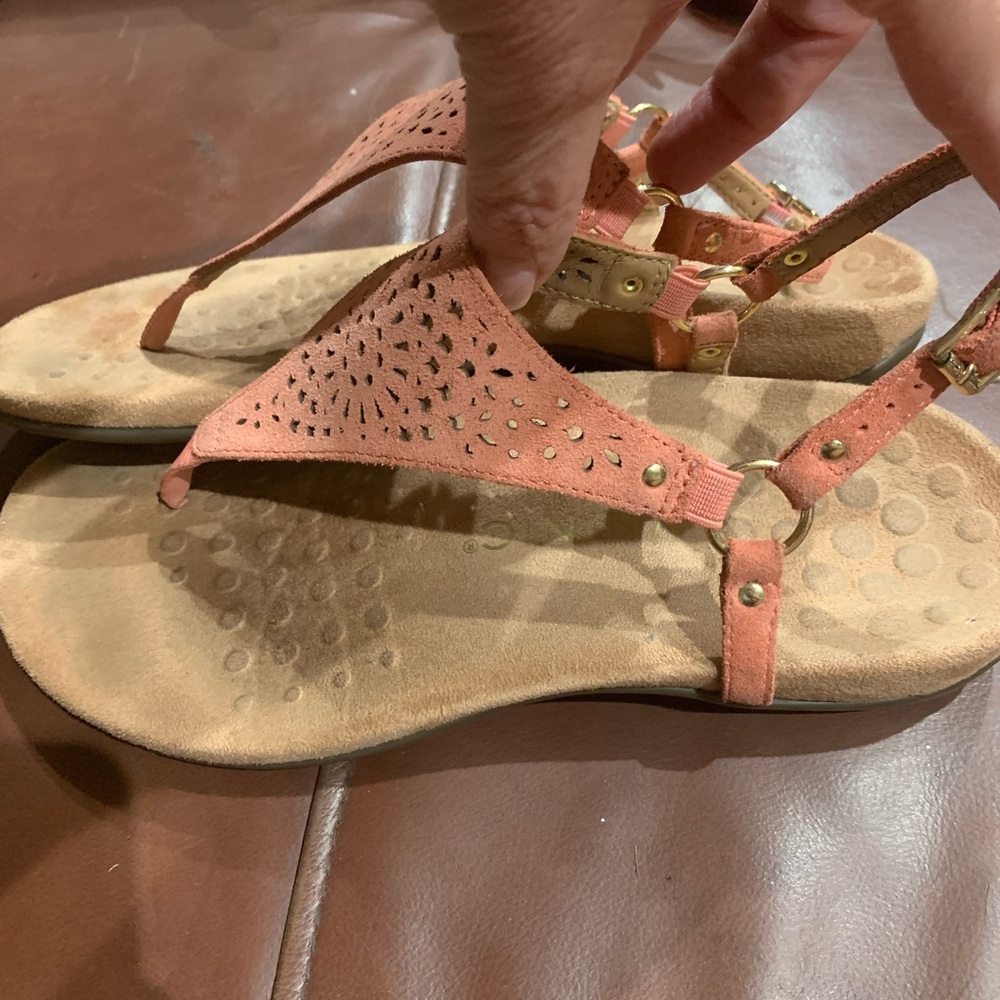 Vionic Tropez Women's Pink/Coral Patent Leather Toe Post Orthotic Sandals